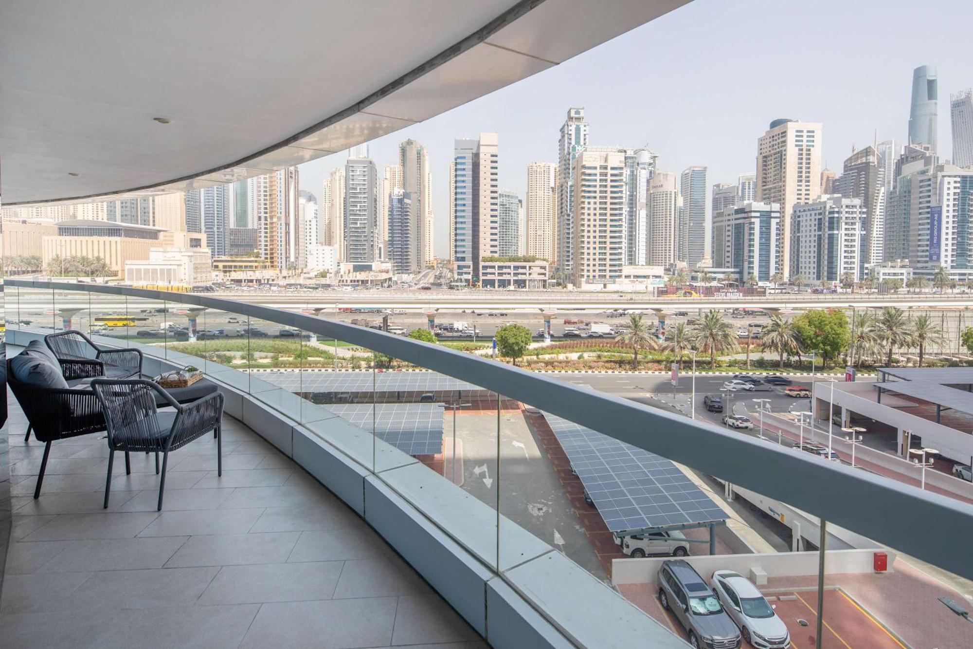 Frank Porter - Saba 3 * Dubai